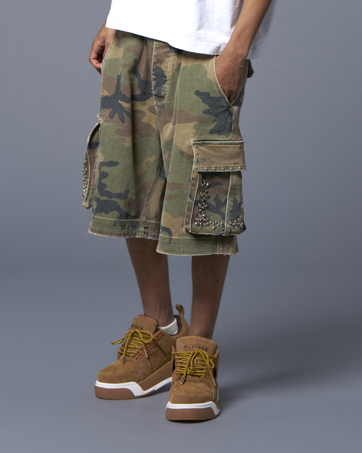 STUDDED MILITARY CARGO SHORTS - CAMO - 画像 (6)