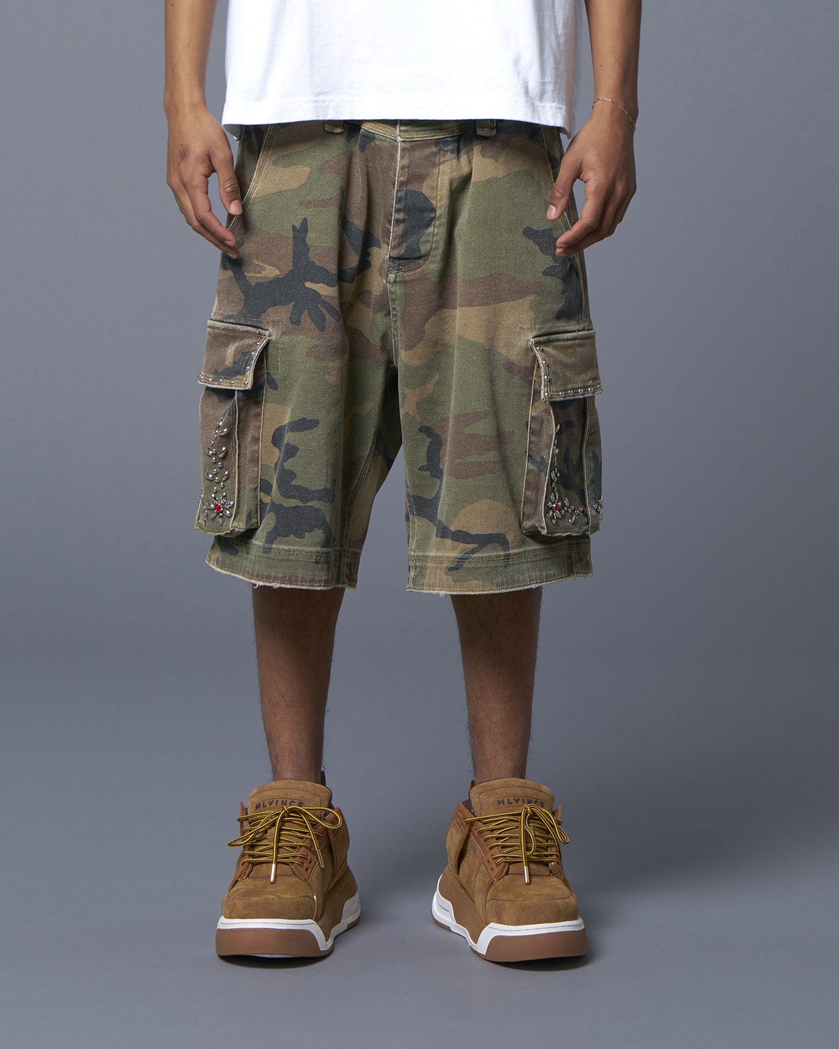 STUDDED MILITARY CARGO SHORTS - CAMO